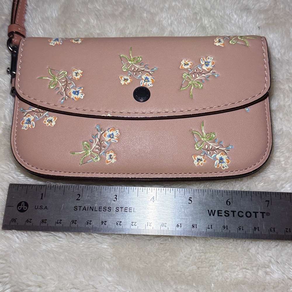 Coach Clutch 1941 Floral Bow Print - Picture 8 of 11